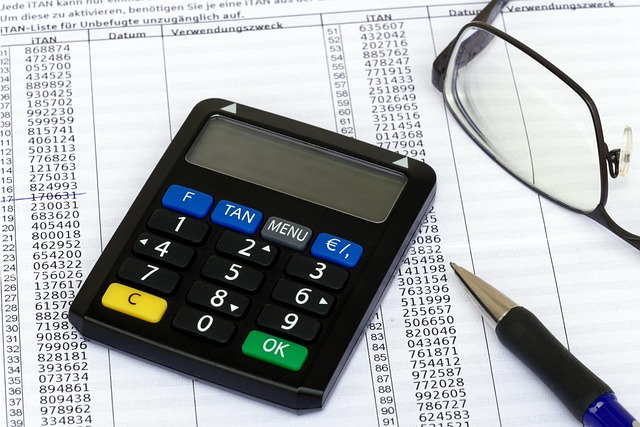 porównanie pakietów kursów online na ekranie